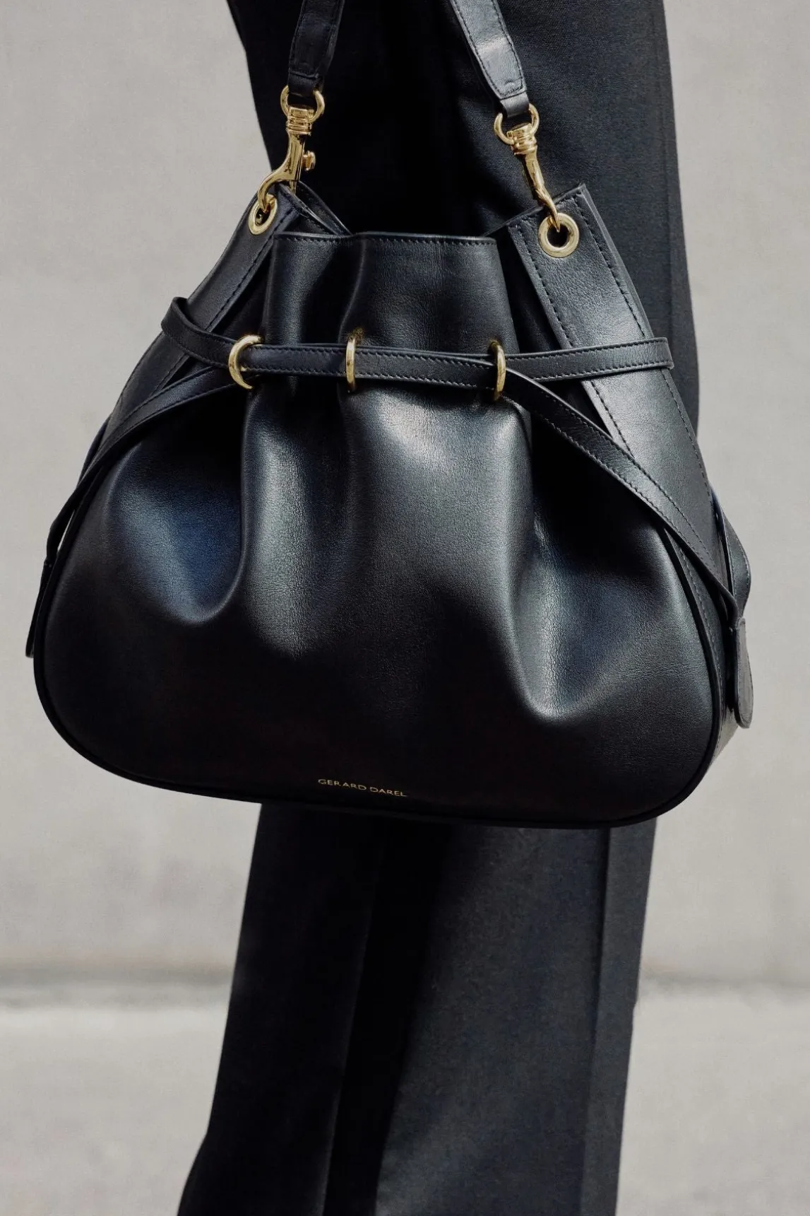 Bucket bag in leather - LE ROMY