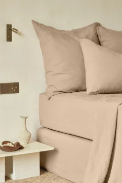 Fitted washed linen sheet - light brown