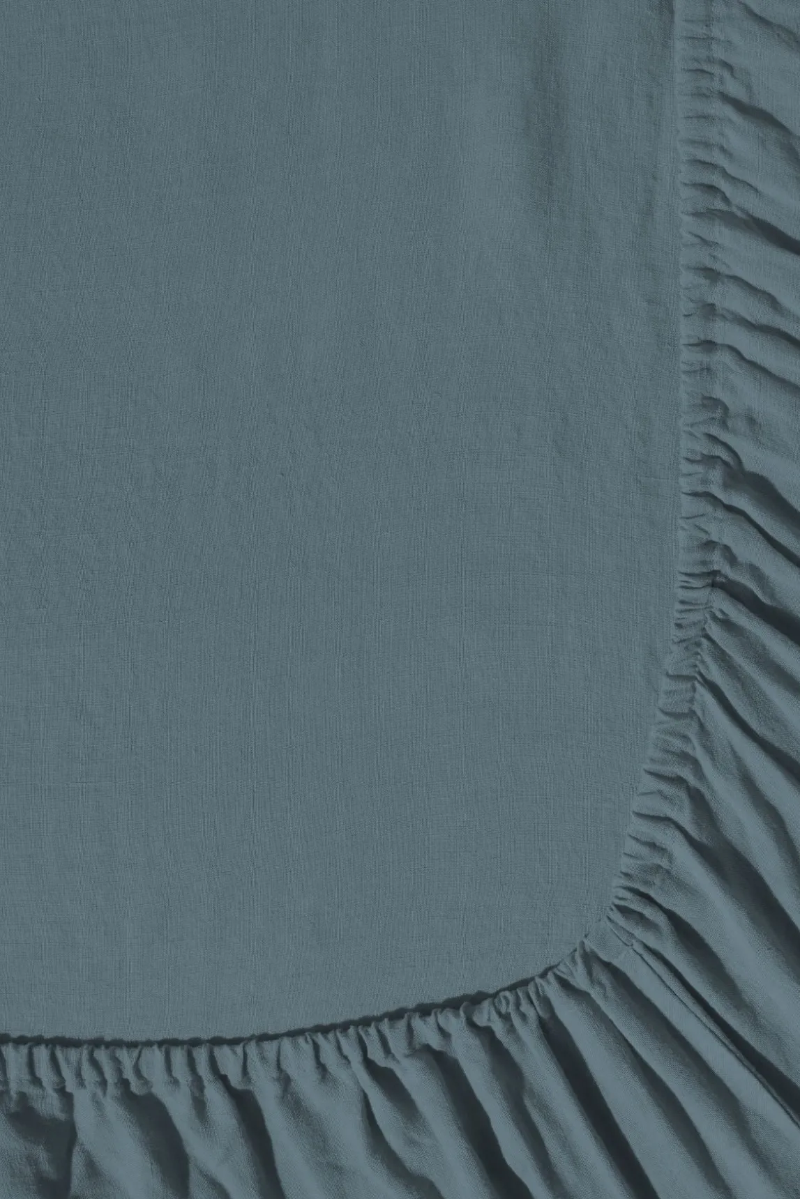Fitted washed linen sheet - midnight blue